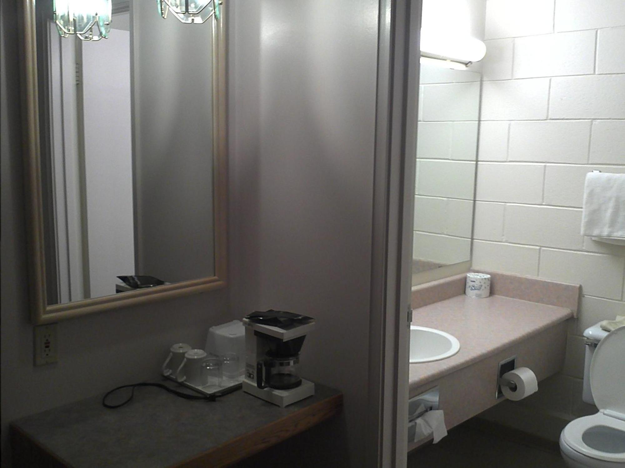 Empire Inn Brandon Ngoại thất bức ảnh