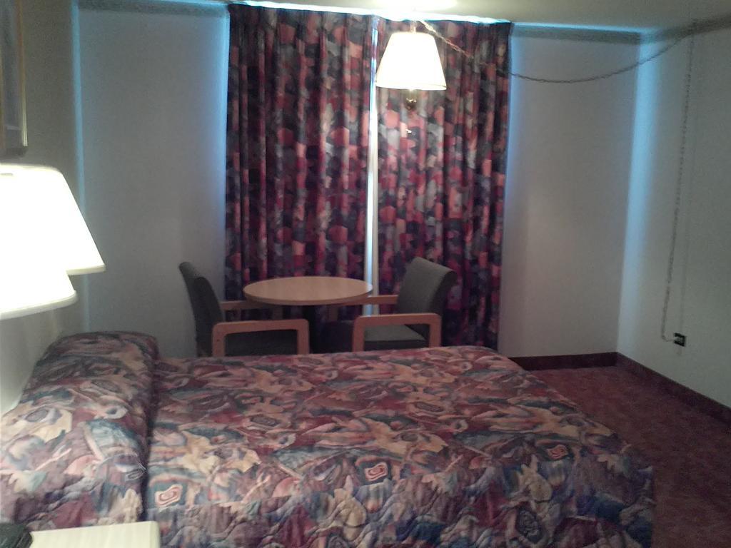 Empire Inn Brandon Ngoại thất bức ảnh